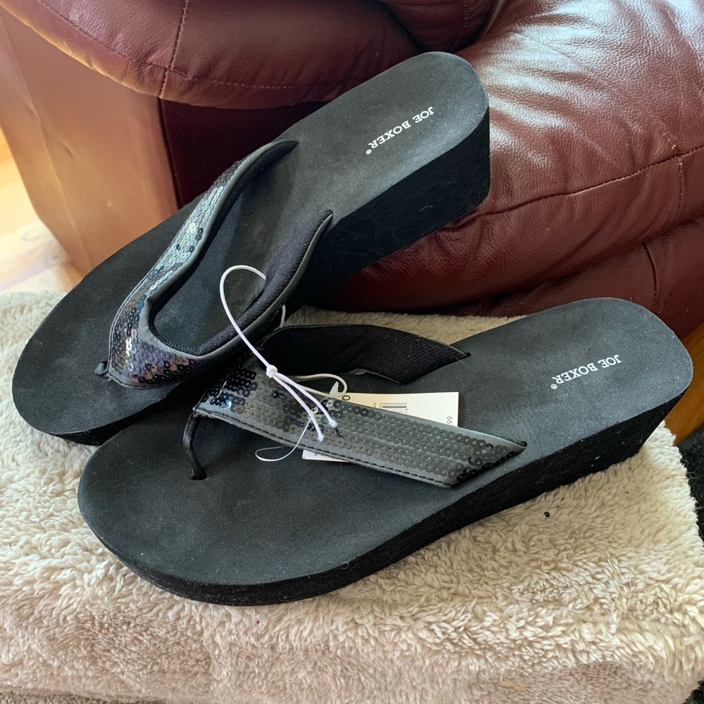 NWT. Women’s sandals 9-10